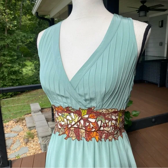 ⭐️SHANGHAI TANG⭐️ Seafoam Green Silk Dress with leaf embellishments ⭐️STUNNING - Picture 15 of 16
